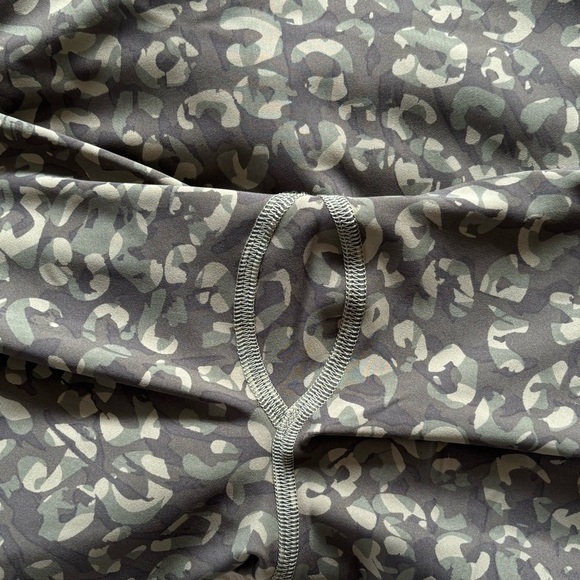 Lululemon Base Pace HR Tight 28” Camo Green Twill Multi NWT Size 12 - Picture 5 of 8
